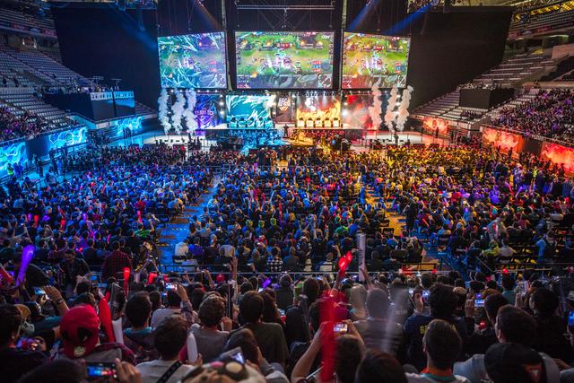 它传递了球 它传递了球