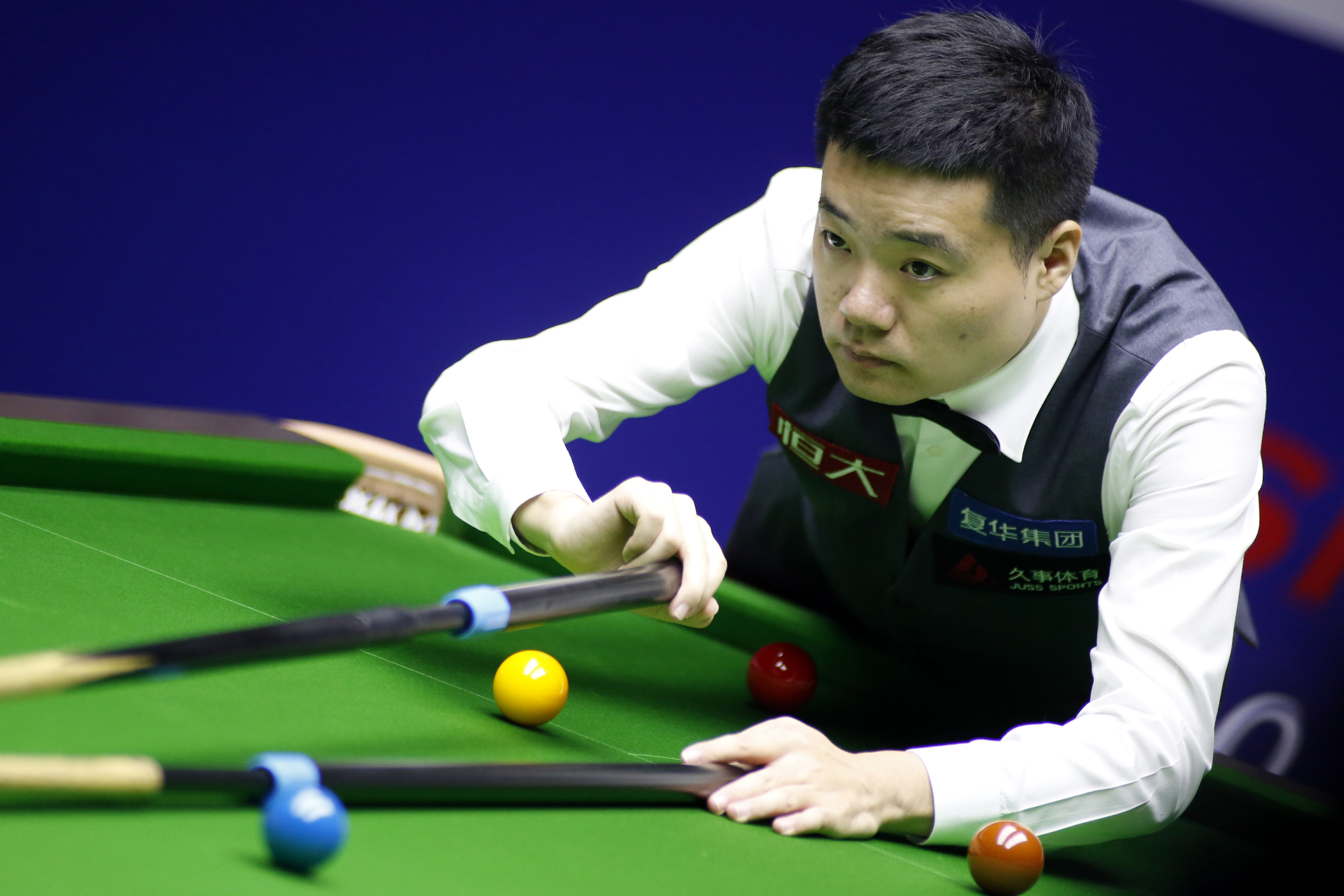 而前插中场 而前插中场